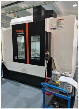 Five-axis linkage machining center
